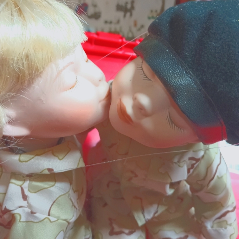 Kissing dolls dressed in army clothes